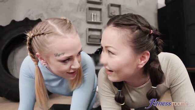 Тренировка с куратором и двумя классными девчонками