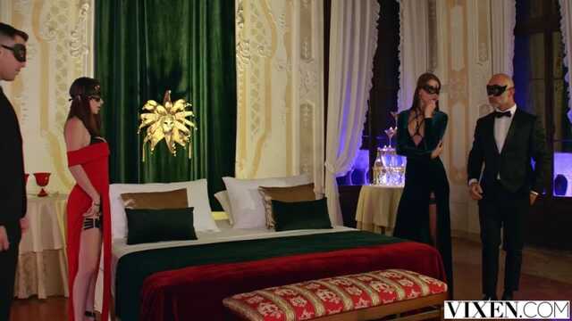 Bardzo fajne suczki zgodziły się wziąć udział w orgii