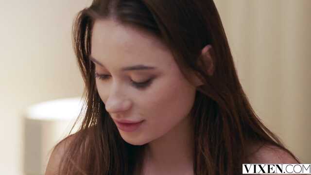 Bardzo fajne suczki zgodziły się wziąć udział w orgii