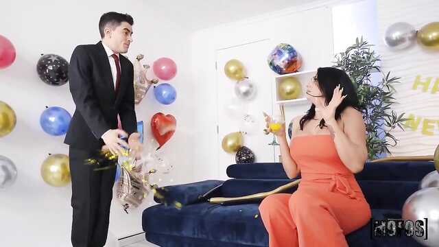 Азиялық мияу порно