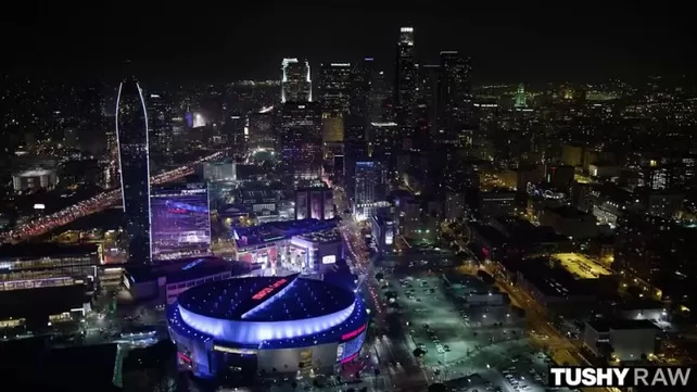 Құмар қызыл қыз раздвигает тоқаштар үшін Анальный секс