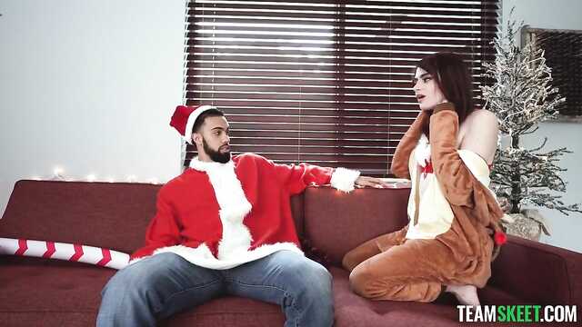 Санта искушает романтичную девушку