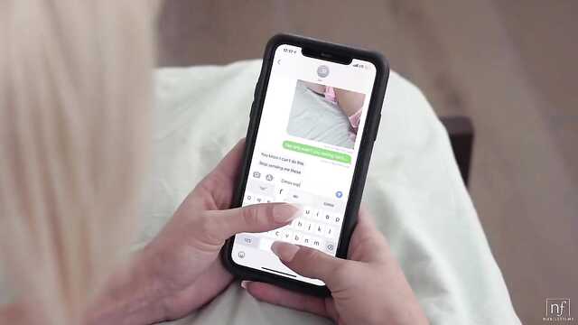 Blondynka rozbrykany pieprzy się z chłopakiem swojej dziewczyny