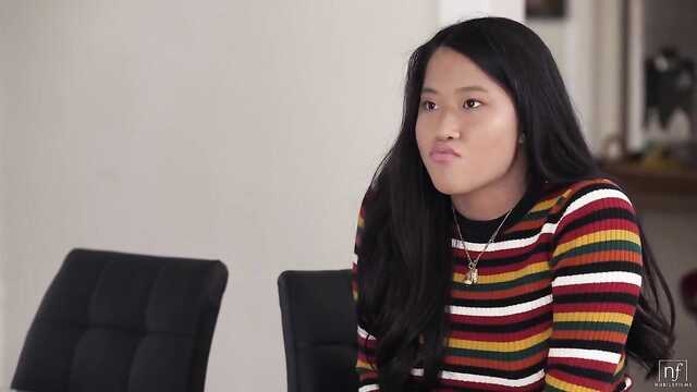 Blondynka rozbrykany pieprzy się z chłopakiem swojej dziewczyny