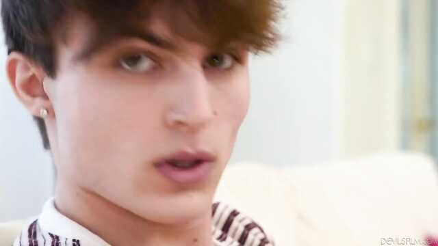 Зрелая милфа: наблюдает за сексом.