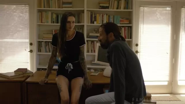 Ең ұзын және ең үлкен балапандар бейнеленген онлайн порно