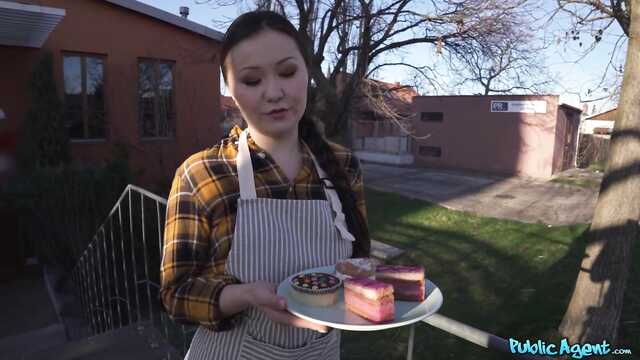 Domowa Azjatka traktuje faceta nie tylko deserem