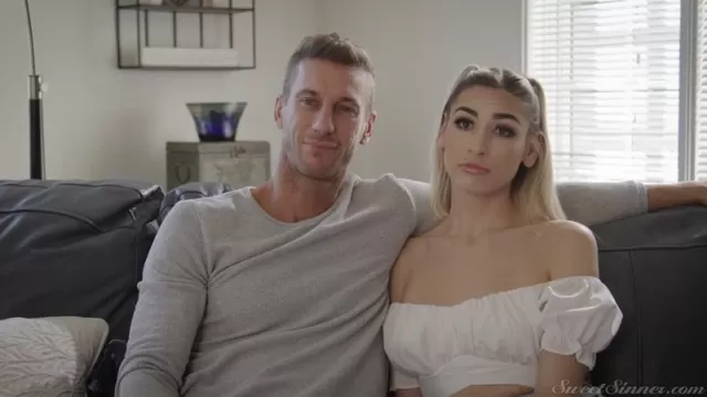 әйелдердің мысықтарын жуып жатқанын қараңыз Жігіттің алдындағы жалаңаш қыздың видеосы