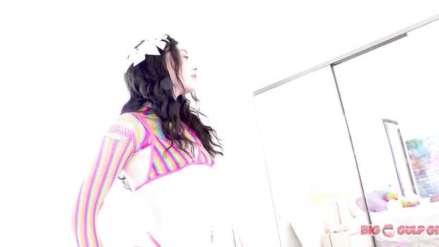 Девка в купальнике: ствол мужчины, сперма на лицо.