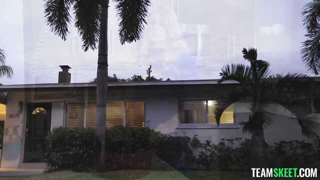 Студентка в горячке: секс с парнем и мужиком.