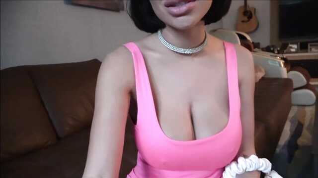 Минет от первого лица: зрелая дама с великолепными дойками.