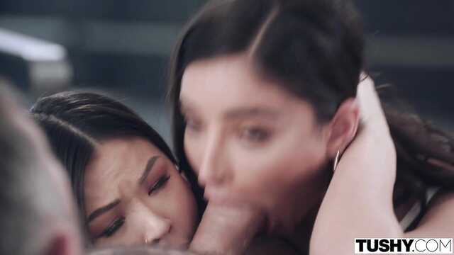 Дівчина влаштувала зрілому коханцеві сюрприз і покликала азіатку для анала втрьох