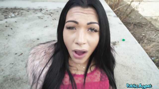 Пикапер ақша үшін жыныстық қатынасқа түсті жас чех