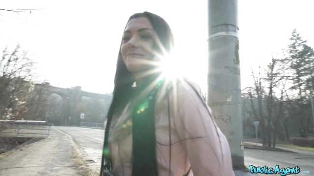 Пикапер ақша үшін жыныстық қатынасқа түсті жас чех