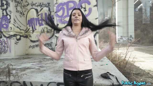 Пикапер ақша үшін жыныстық қатынасқа түсті жас чех