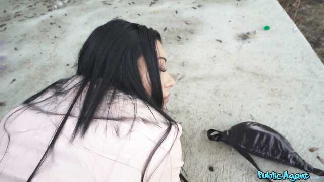 Пикапер ақша үшін жыныстық қатынасқа түсті жас чех