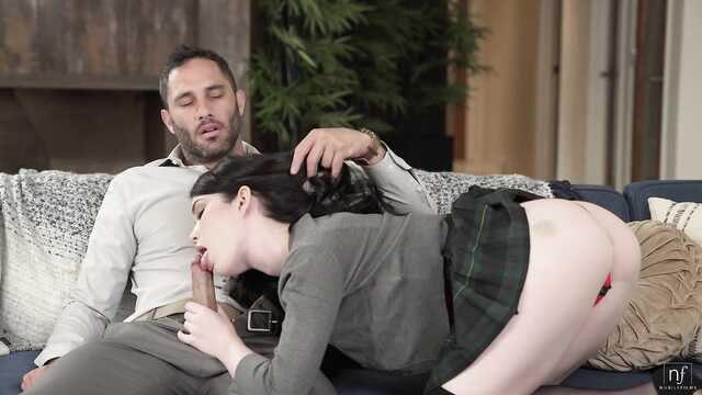 Студентка и её старший товарищ: сексуальное приключение.