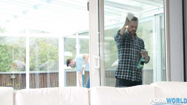 Gangbang com Dupla penetração para menina inquieta