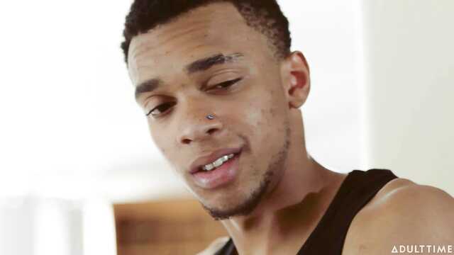 Laska wali konia ptaszka i uprawiała seks z czarnym sąsiadem