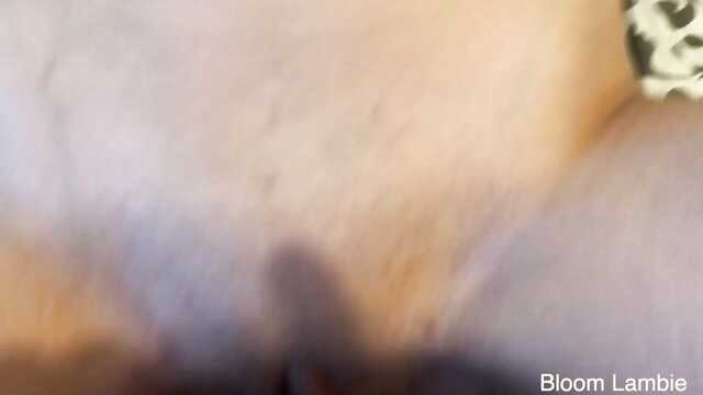 Девушка в чулках: любовный танец.