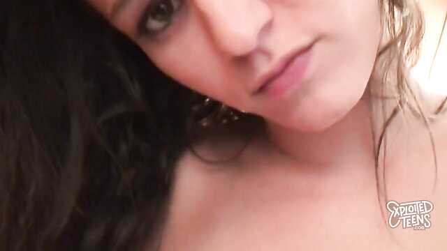 Молодая шалава: минет и прием спермы.