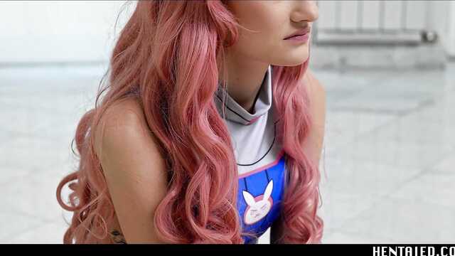 A girl with pink hair jerks off her pussy with a vibrator