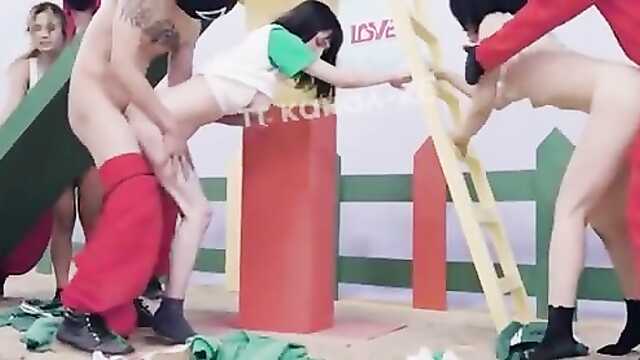 Азиатское порно: Игры в кальмара - это возбуждение!