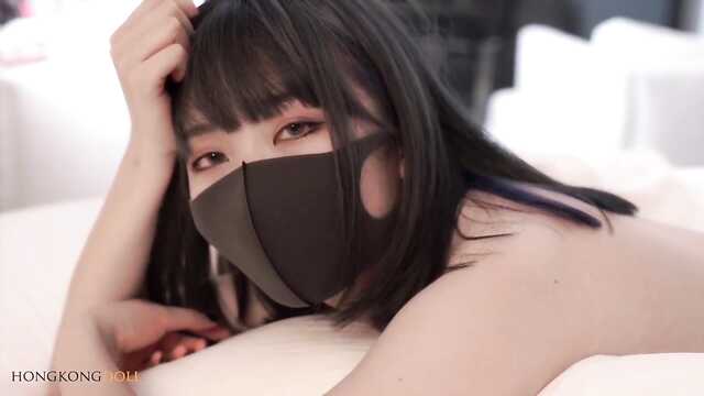 Турист трахает азиялық маскада шырынды пилотку