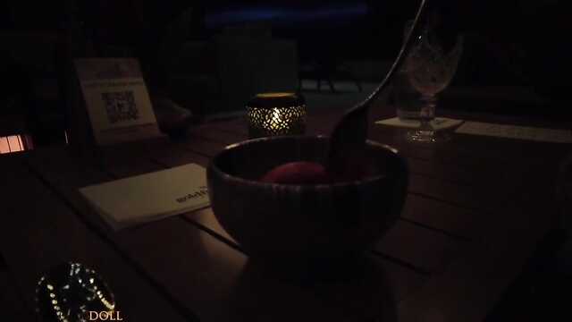 Турист трахает азиялық маскада шырынды пилотку