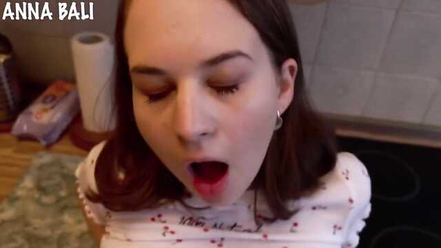 Брат испытал желание потрогать сиськи, сестра - отсоснуть.