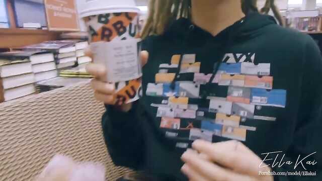 Азғындық кітапханада үлкен сауындарды көрсетті