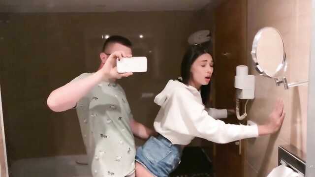 Іш киімдегі жастардың порносы