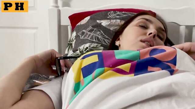 Ол досында ұйықтап қалды және онымен кездейсоқ жігітін алдады