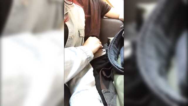 Zabawny student chciał ssać jej przyjaciel kogut w centrum handlowym