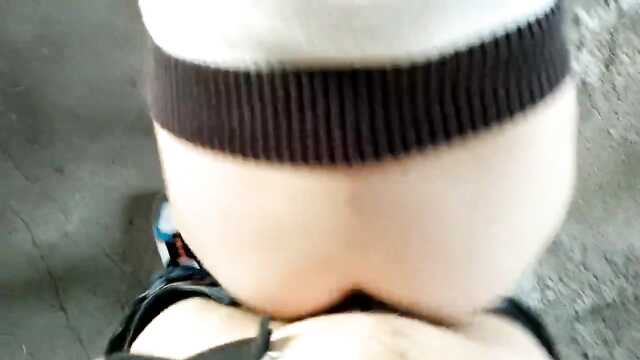 Мен жақын адамыма жұмысқа кірдім және онымен тез трахнулась