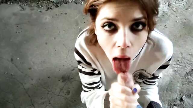 Мен жақын адамыма жұмысқа кірдім және онымен тез трахнулась