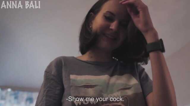 Девушка: на члене без трусиков