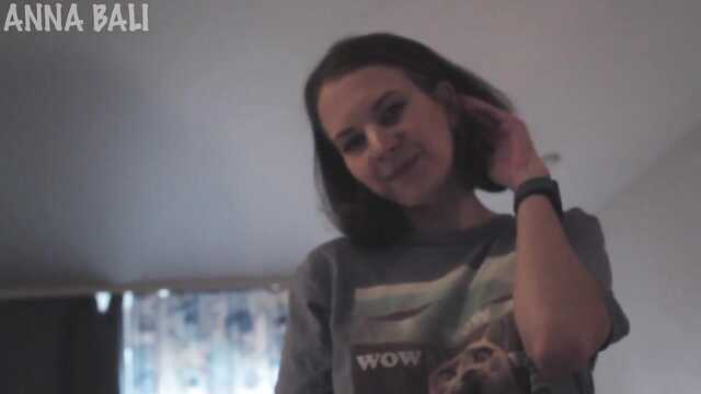 Девушка: на члене без трусиков