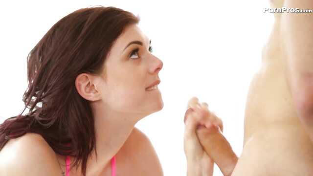 Chuda Ślicznotka tak naćpała podczas seksu, że chciała spróbować smaku spermy