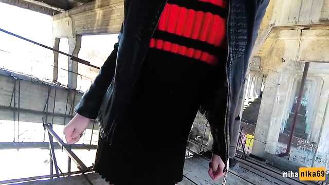 Student miał szczęście z przyjaciółką, bo okazało się, że jest to wspaniały smoczek dla jego członka