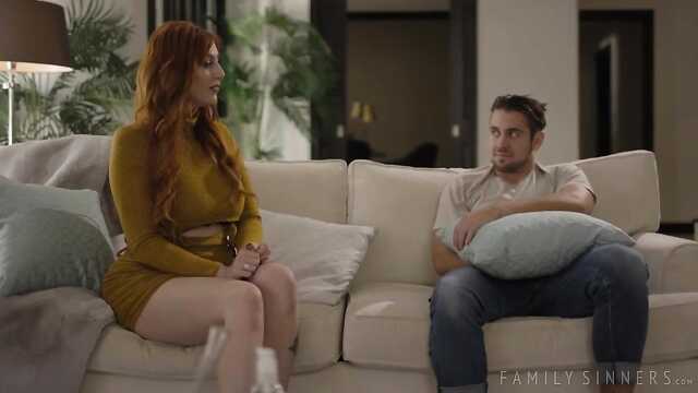 Jovencito quería masturbarse, pero accidentalmente follada sexy madrastra