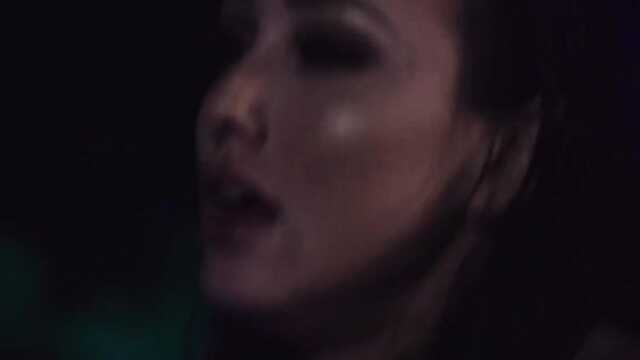 Рокировка парня: грудастая милфа непременно завоевывает сердце.