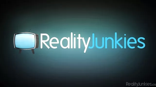 Милашка көрсетті сиськи көршісіне берді в пилотку