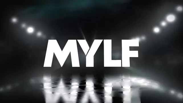 Әйел ас үй үстелінен басқа ебли үшін орын таппады