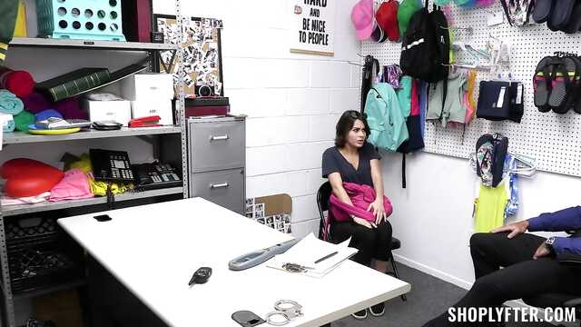 Złodziejka sklepowa otrzymała twardy członek strażnika