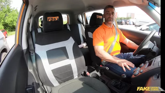 Қыз келді фейк такси және отсосала мүшесі