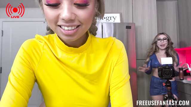 Азиатские девушки: ЖМЖ-секс перед камерой.