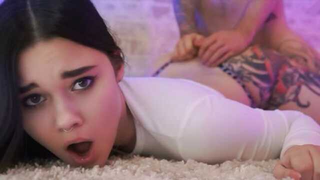 Web Model obciąga i wstaje nowotworem