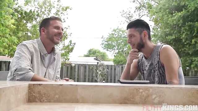 Девушка изменяет парня: стремление набраться опыта.