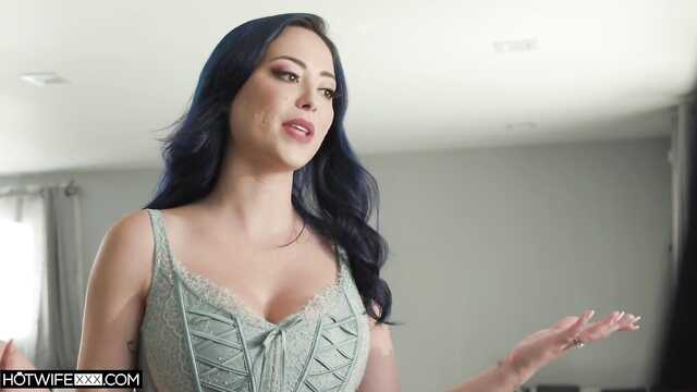 Негр вмонтировался в сочную письку соседки.